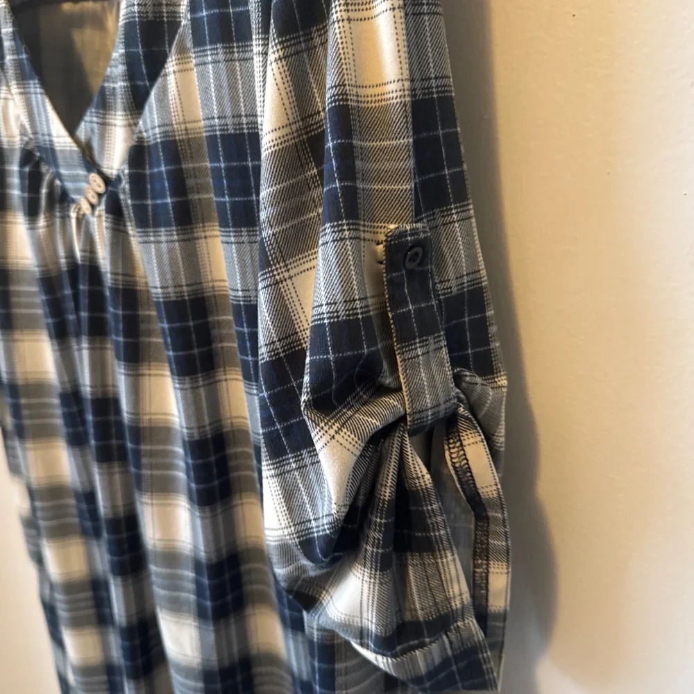 Super soft plaid blouse with 3/4 length sleeve - Picture 2 of 5